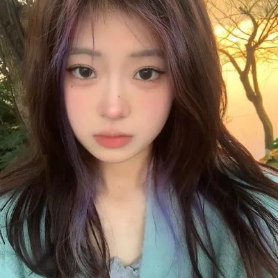 葡萄架下的女神